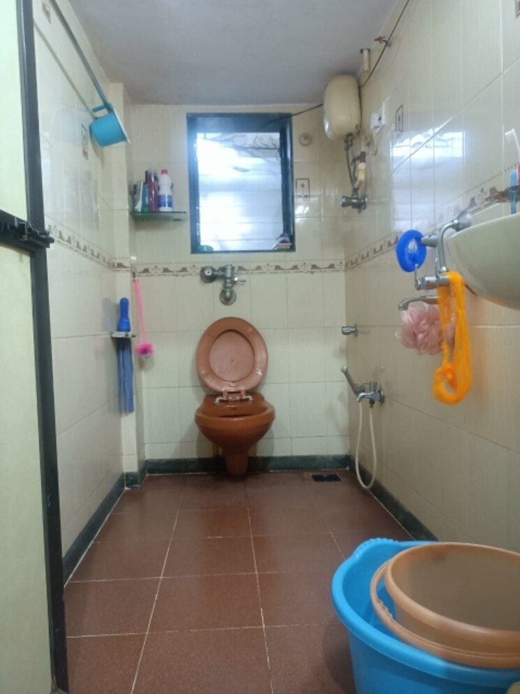 Bathroom, leela-cliff-chs 2 Bedroom 720 Sq.Ft. Apartment In Dahisar West Mumbai 8833022