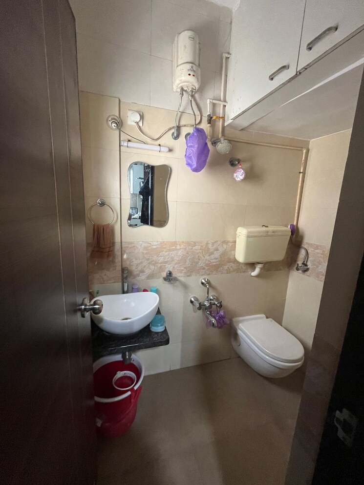 Bathroom, veena-dynasty 1 Bedroom 650 Sq.Ft. Apartment In Vasai East Palghar 8833012