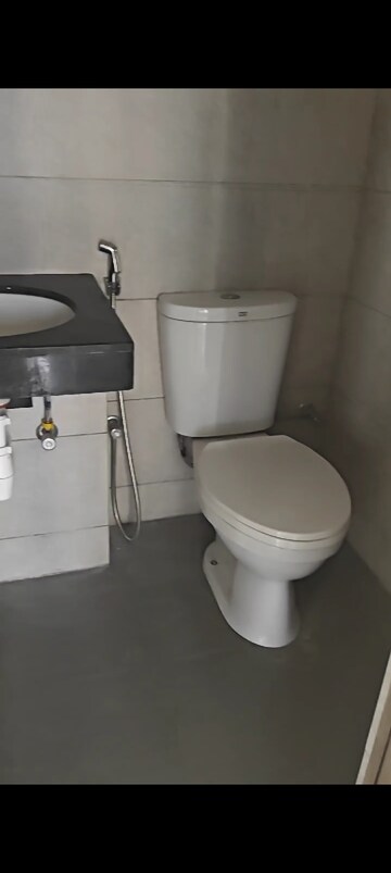 Bathroom in 2 BHK Apartment at Kalpataru Paramount, Kapur Bawdi – for Rent