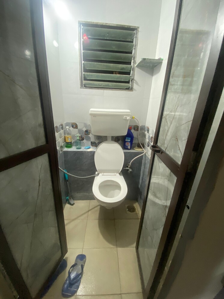 Bathroom, nagari-niwara-chs 1 RK 348 Sq.Ft. Apartment In Goregaon East Mumbai 8833042