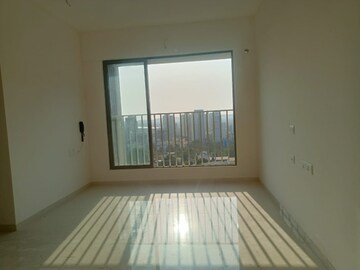 Room in 1 BHK Apartment at Kolte Patil Vaayu, Dahisar West – for Rent
