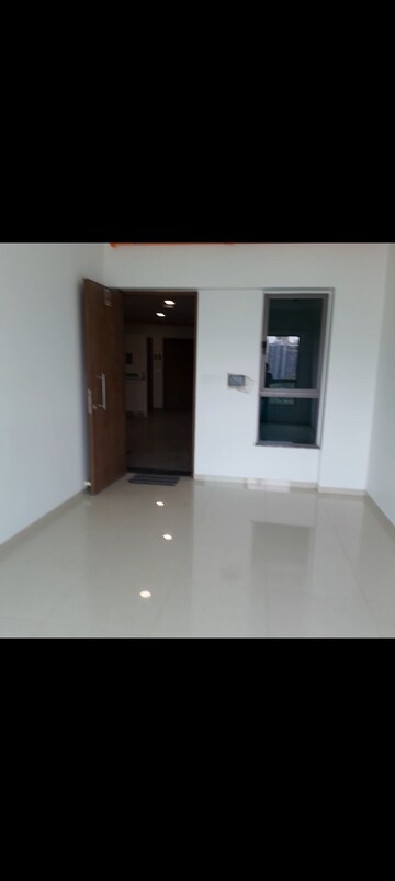 Room in 2 BHK Apartment at Kalpataru Immensa, Kolshet Road – for Rent