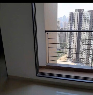 Room in 1 BHK Apartment at Runwal Eirene, Balkum Pada – for Rent