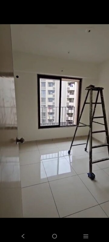 Room in 3 BHK Apartment at Sun Atmosphere, Shela – for Rent