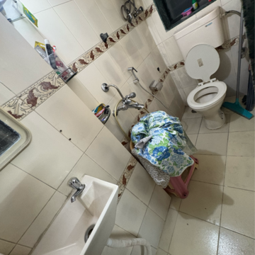 Bathroom in 1.5 BHK Apartment at Pestom Sagar Colony, Tilak Nagar – for Rent