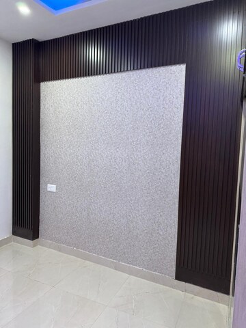 Room in 3 BHK Builder Floor at Dwarka Mor – for Rent