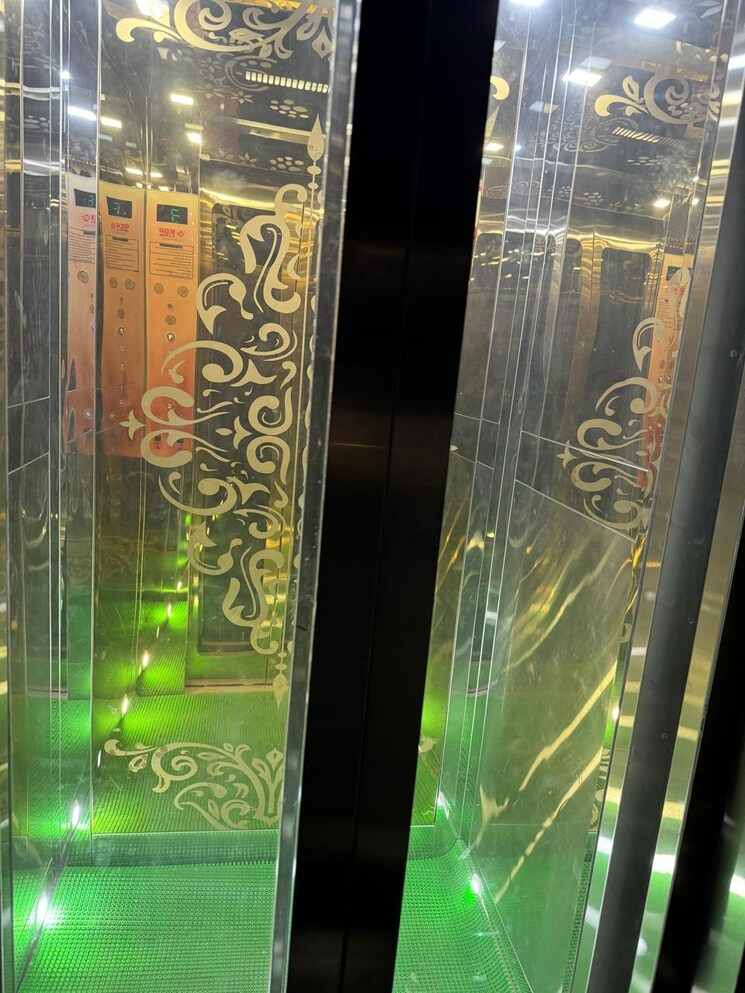 Swimming Pool, dwarka mor 3 Bedroom 1000 Sq.Ft. Builder Floor In Dwarka Mor Delhi 8833093