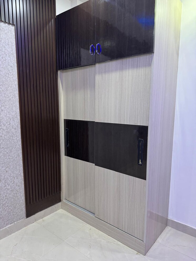 Bathroom, dwarka mor 3 Bedroom 1000 Sq.Ft. Builder Floor In Dwarka Mor Delhi 8833093