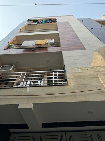 3 BHK Builder Floor – Exterior View View at Dwarka Mor - for Rent