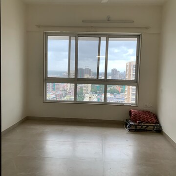 Room in 2 BHK Apartment at Paradigm Ananda Residency, Babhai Naka – for Rent
