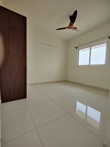 Room in 3 BHK Apartment at Godrej Avenues, Yelahanka – for Rent
