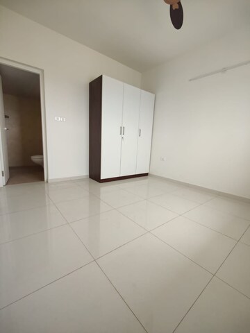 Room in 3 BHK Apartment at Godrej Avenues, Yelahanka – for Rent