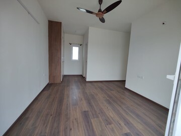 Room in 3 BHK Apartment at Godrej Avenues, Yelahanka – for Rent