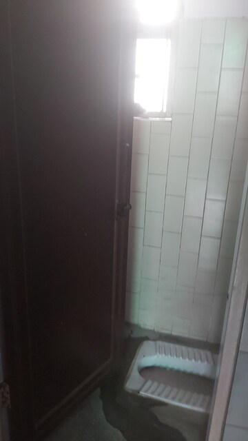 Furnished Amenities in 2.5 BHK Apartment at Uma Cooperative Society, Mayur Vihar 1 – for Sale