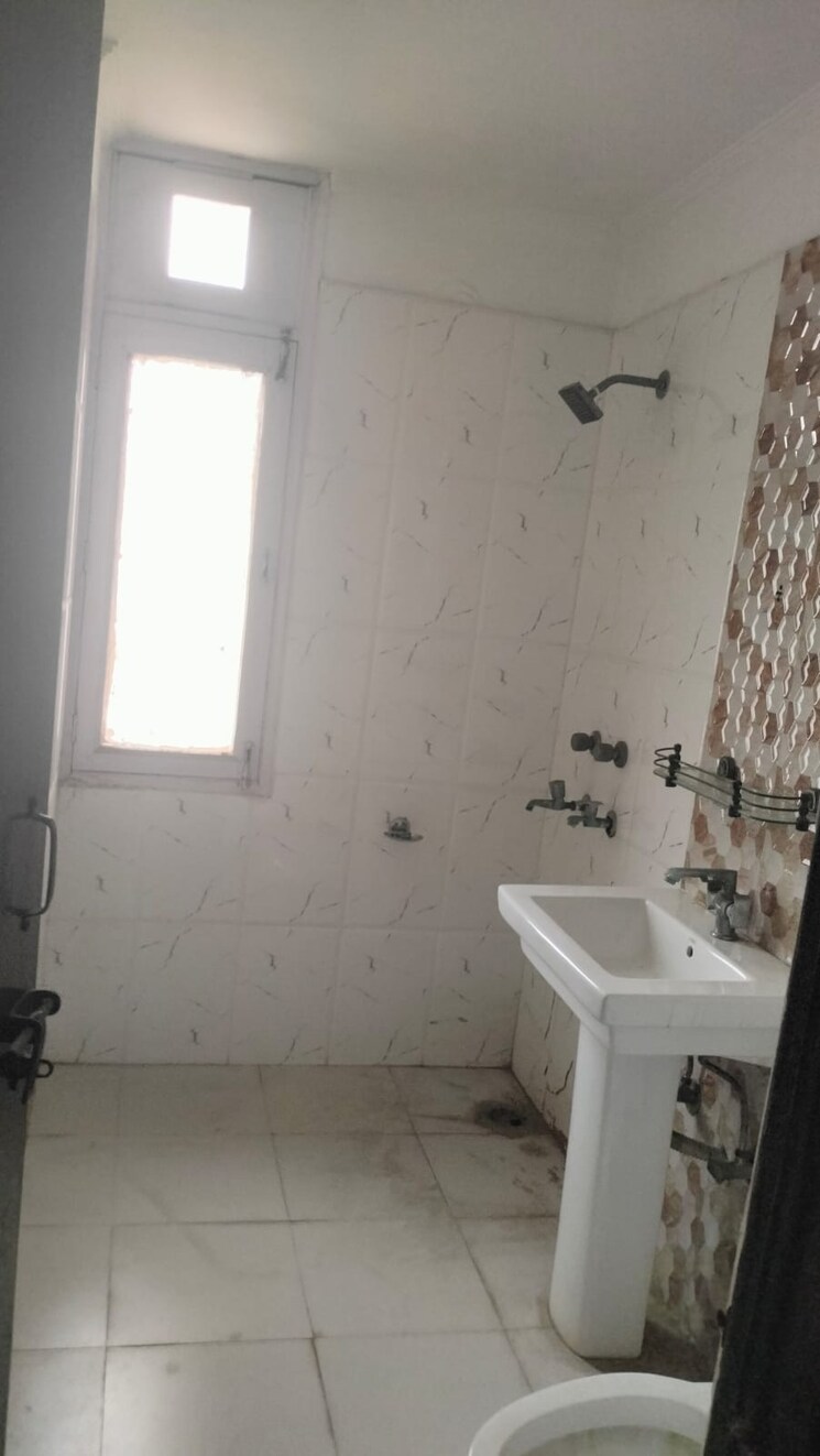 Attached Bathroom, the-mahesh-cghs 3 Bedroom 1700 Sq.Ft. Apartment In Sector 21c Faridabad 8833134