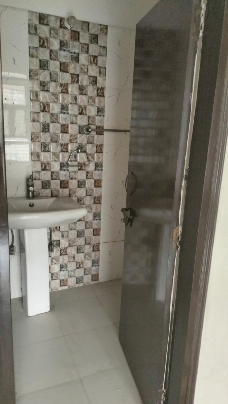Attached Bathroom, the-mahesh-cghs 3 Bedroom 1700 Sq.Ft. Apartment In Sector 21c Faridabad 8833134