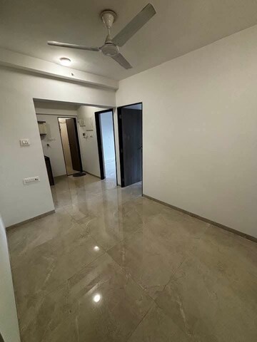 Room in 1 BHK Apartment at Platinum Casa Millennia, Andheri West – for Rent