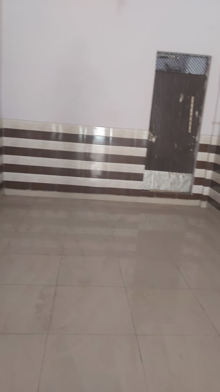 undefined, mayur vihar Commercial Office Space 650 Sq.Ft. In Mayur Vihar Delhi 8833136