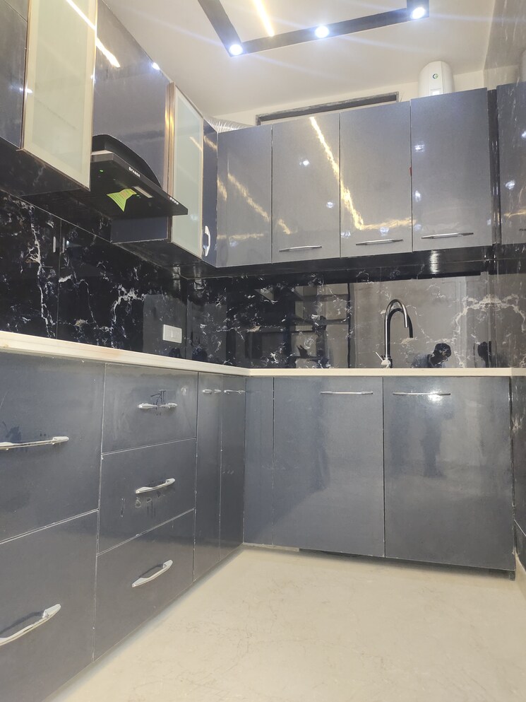 Kitchen, east of kailash 3 Bedroom 1200 Sq.Ft. Builder Floor In East Of Kailash Delhi 8833138