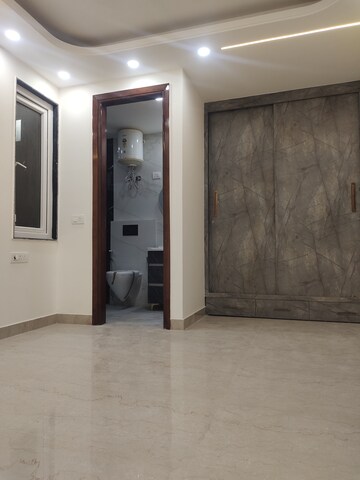 Furnished Amenities in 3 BHK Builder Floor at East Of Kailash – for Rent