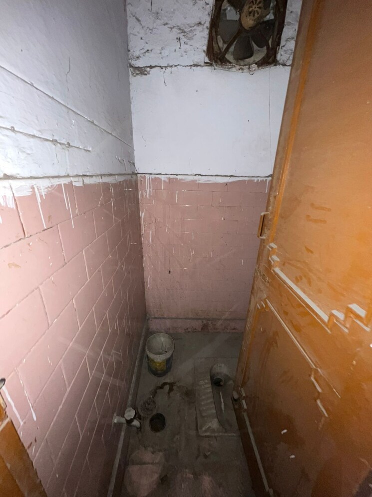 Bathroom, west sagarpur 3 Bedroom 891 Sq.Ft. Independent House In West Sagarpur Delhi 8833201