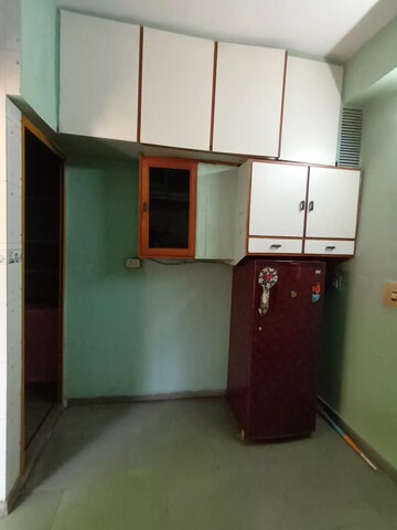 Room in 2 BHK Apartment at Thaltej – for Rent