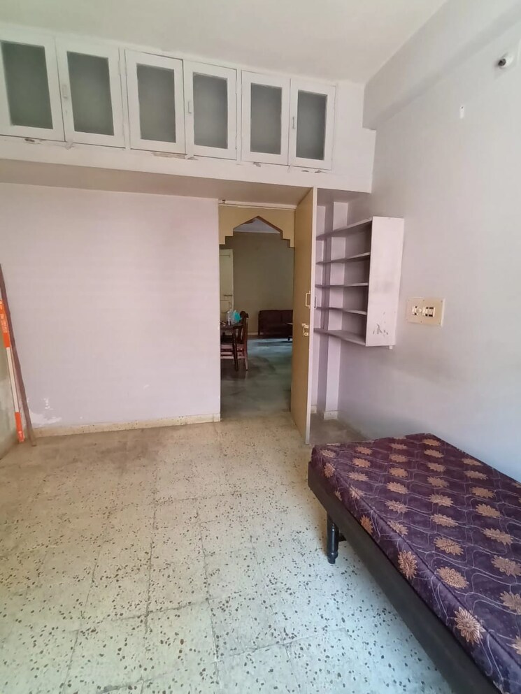 Room, thaltej 2 Bedroom 1200 Sq.Ft. Apartment In Thaltej Ahmedabad 8833221