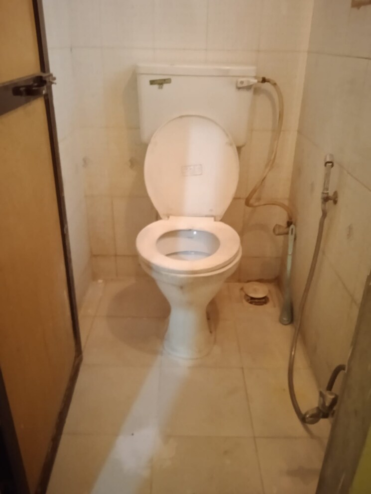 Bathroom, sarnath-chs 2 Bedroom 850 Sq.Ft. Apartment In Vasant Vihar Thane 8833244