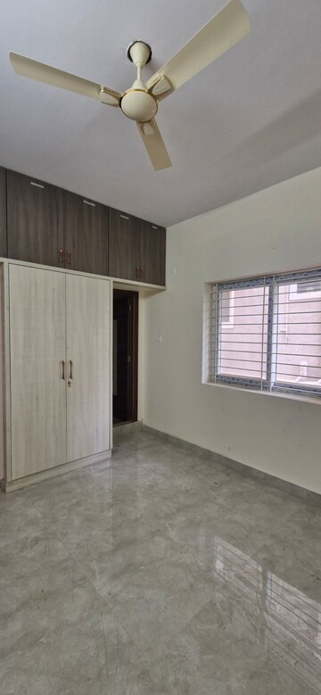 Room in 3 BHK Builder Floor at Kondapur – for Rent