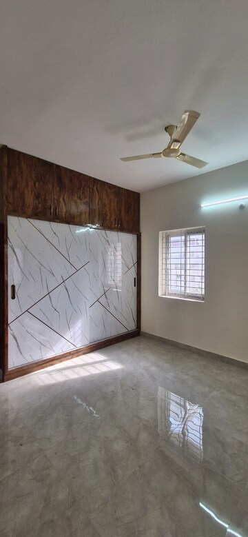Room in 3 BHK Builder Floor at Kondapur – for Rent