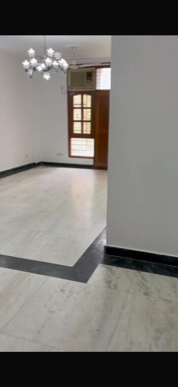 Room in 3 BHK Builder Floor at Lajpat Nagar 4 – for Rent