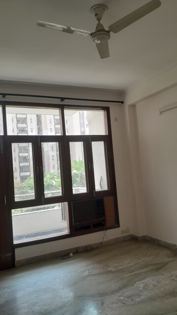 Room in 3 BHK Builder Floor at SS Southend Floors, South City 2 – for Rent