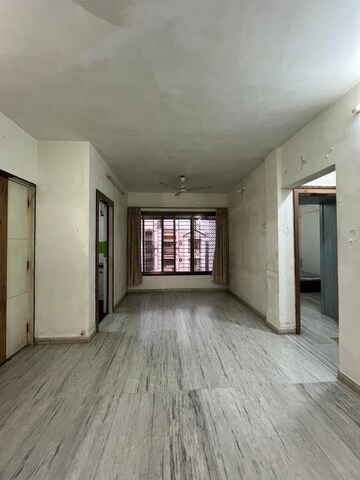 Room in 2 BHK Apartment at Casa Da Vinci, Borivali West – for Rent