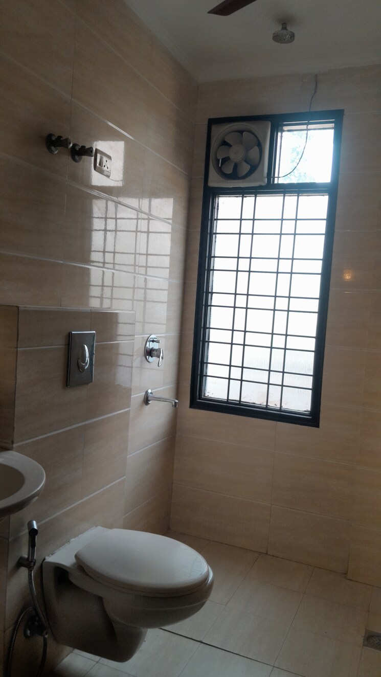 Kitchen, ss-southend-floors 3 Bedroom 1800 Sq.Ft. Builder Floor In South City 2 Gurgaon 8833424