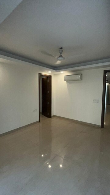 Room in 5 BHK Builder Floor at Greater Kailash ii – for Rent