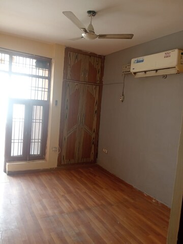 Room in 2.5 BHK Apartment at SRS Royal Hills, Sector 87 – for Rent