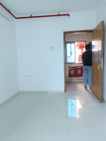 Room in 2 BHK Apartment at Romell Serene, Borivali West – for Rent