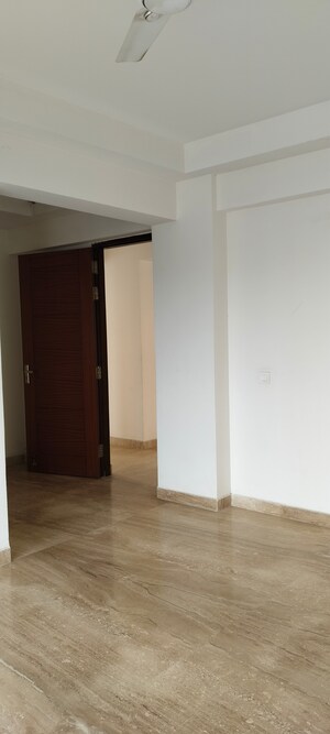 Room in 4 BHK Apartment at Kashish Manor One, Sector 111 – for Sale