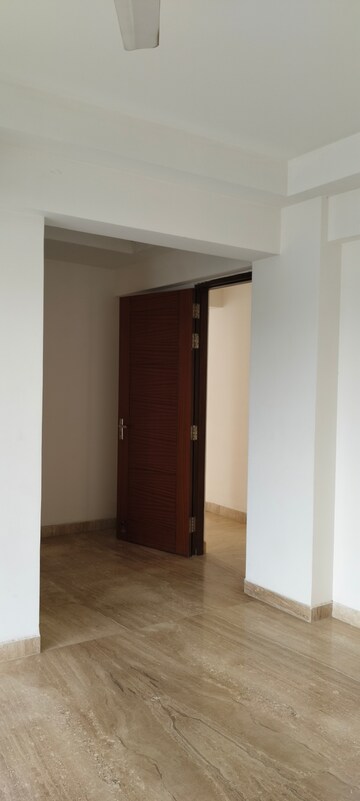 Room in 4 BHK Apartment at Kashish Manor One, Sector 111 – for Sale