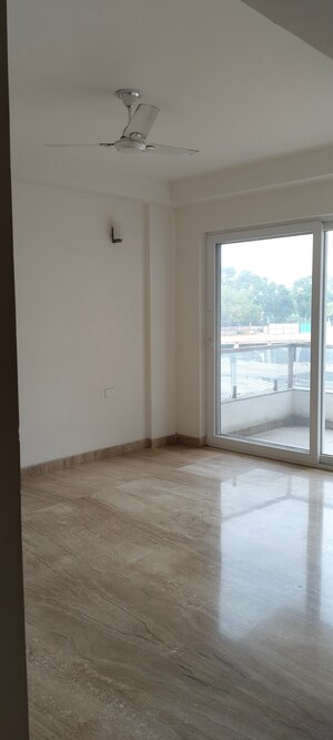 Room in 4 BHK Apartment at Kashish Manor One, Sector 111 – for Sale