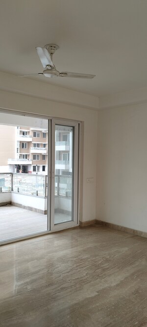 Room in 4 BHK Apartment at Kashish Manor One, Sector 111 – for Sale