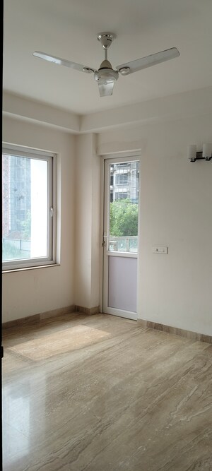 Room in 4 BHK Apartment at Kashish Manor One, Sector 111 – for Sale