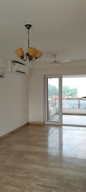 Room in 4 BHK Apartment at Kashish Manor One, Sector 111 – for Sale