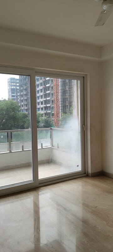 Room in 4 BHK Apartment at Kashish Manor One, Sector 111 – for Sale