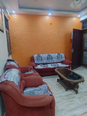 Living Room in 5 BHK Apartment at Gomti Nagar – for Rent