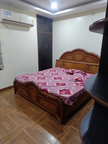 Bedroom in 5 BHK Apartment at Gomti Nagar – for Rent