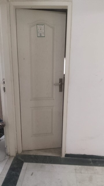 Bathroom in 3.5 BHK Villa at Unitech Deerwood Chase, Nirvana Country – for Rent