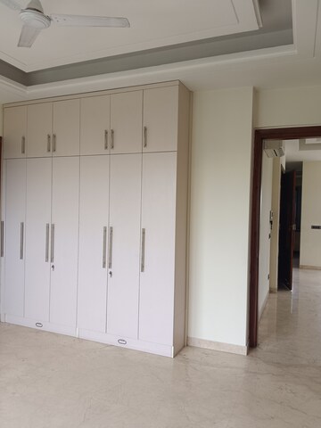 Building Lobby in 3.5 BHK Villa at Nirvana Country Birch Court, Sector 50 – for Rent