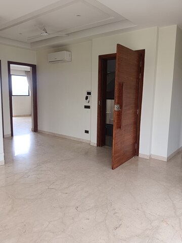 Room in 3.5 BHK Villa at Nirvana Country Birch Court, Sector 50 – for Rent