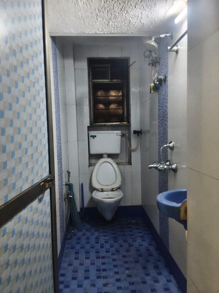 Bathroom, navjyot-chs 1 Bedroom 500 Sq.Ft. Apartment In Vakola Mumbai 8833482
